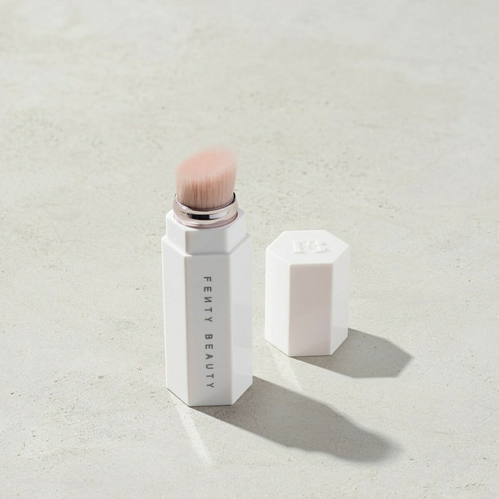 Fenty Beauty Portable Highlighter Brush